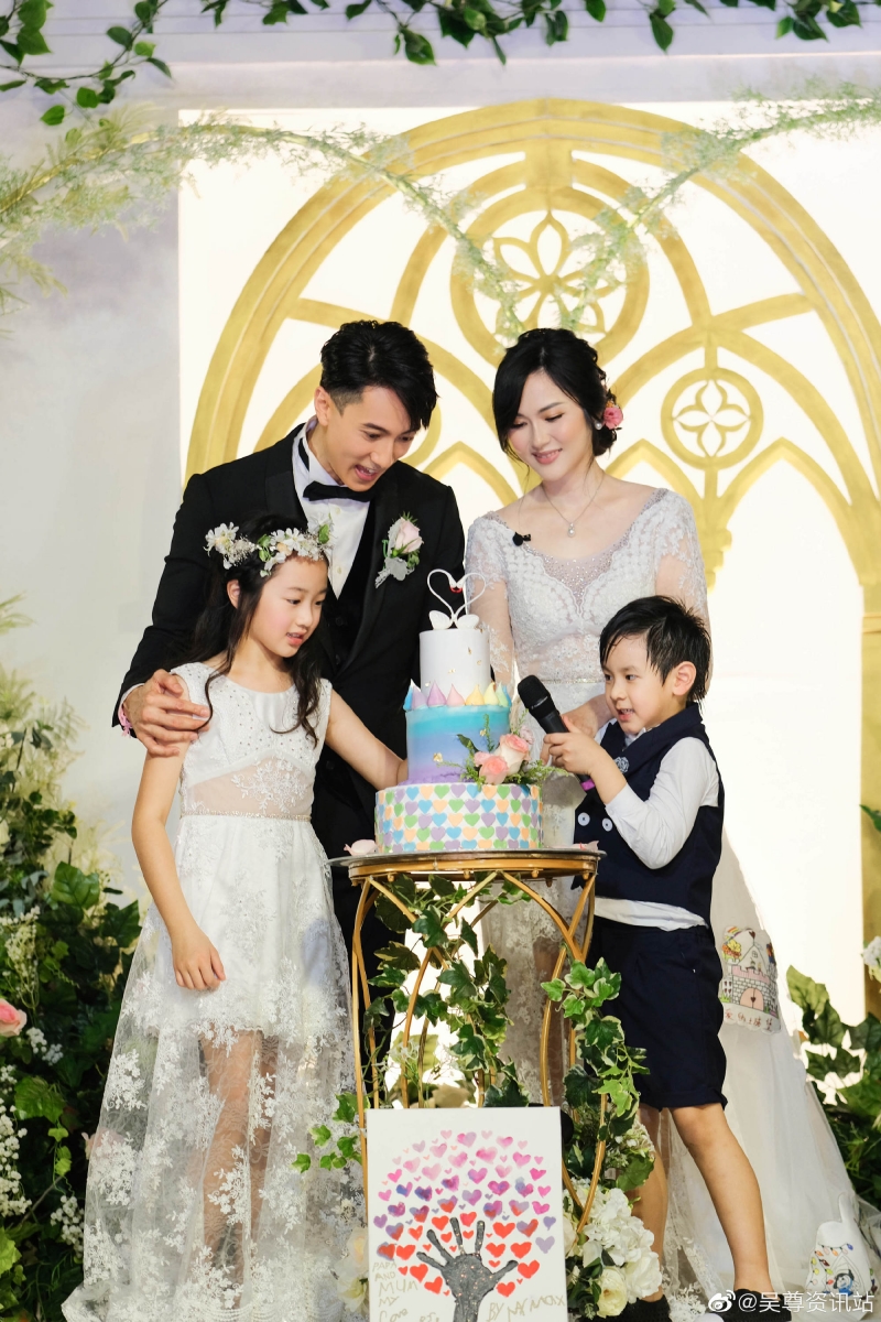 吴尊高情商的表现网按赞「脾气真好 要是陈冠希那暴脾气早就骂你了」