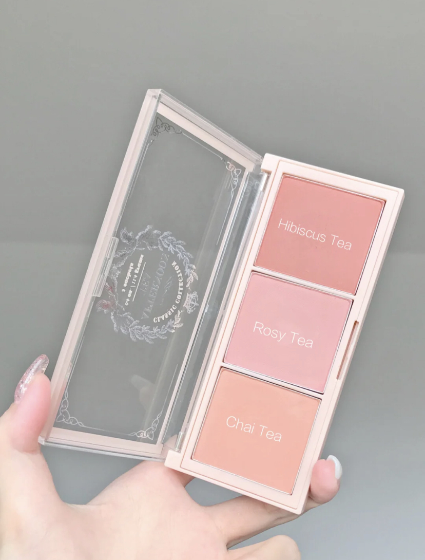 外表包装是简约的韩系INS风感，三个颜色都很温柔百搭分别是奶茶色、淡玫瑰粉和红茶色。