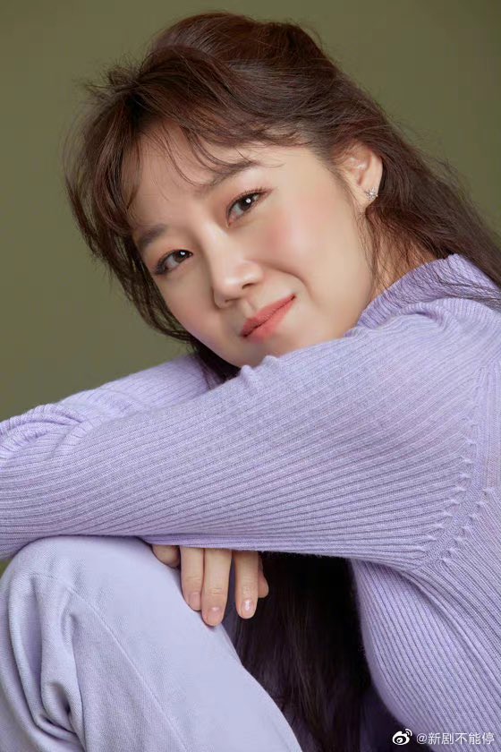 孔孝振在婚礼上接到了捧花