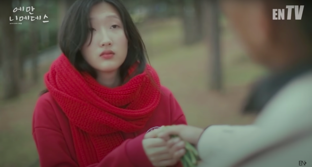 不少网友都纷纷表示女主角真的长得超像金高恩的一样那么漂亮~