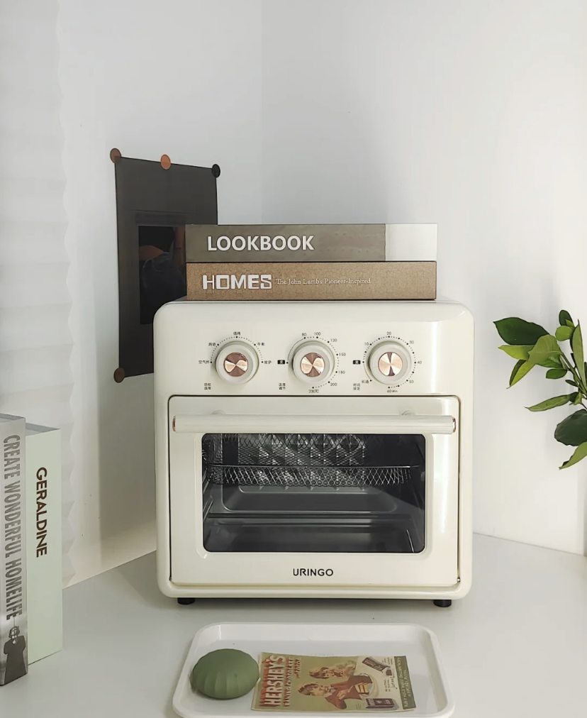 外表是超好看的奶白色设计,烤箱上的按钮和烤盘质感都超好,用它来制作美食感觉非常有仪式感~