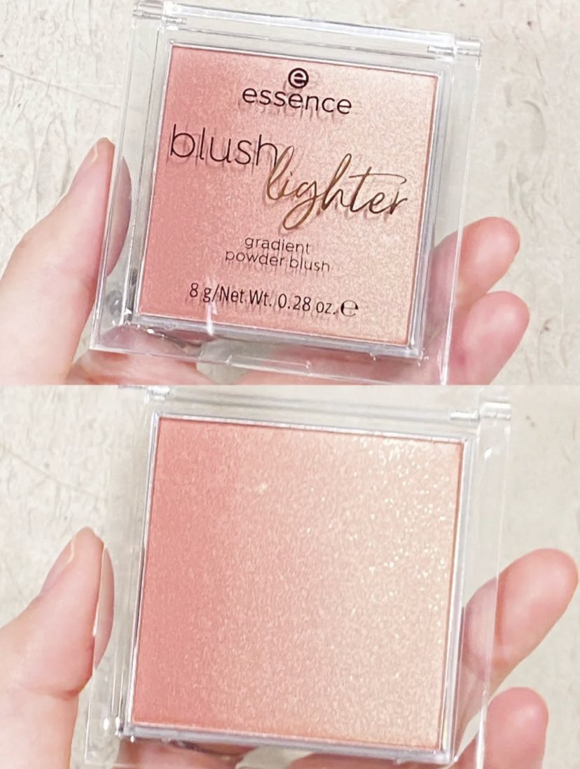 推荐大家入手03号颜色超级嫩！高光还带有bling bling的细闪，可以打造无辜可爱的妆感～