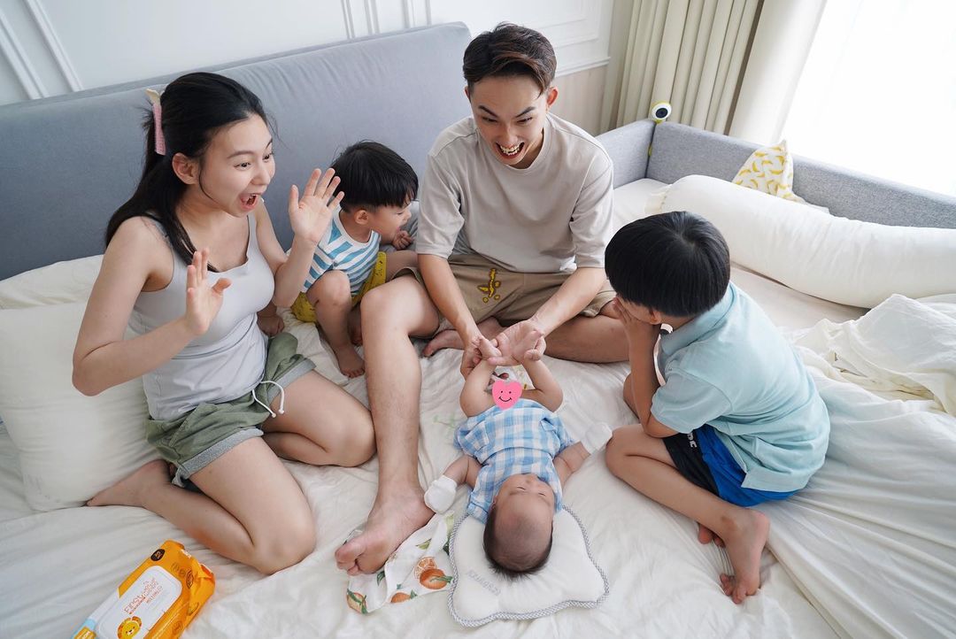 从言语行间中都能感受到 Joe 对孩子可爱又可恨的矛盾的心情,坦言甚至被气到「白头发慢慢占据整颗头」。