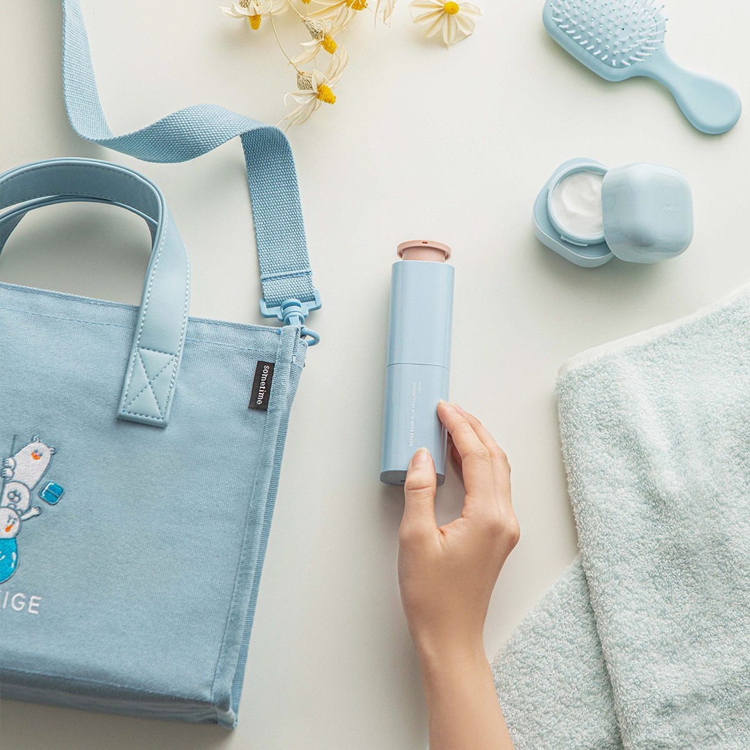 LANEIGE 水酷修护保湿精华设计非常精巧！打开的方式居然是 “转” 开来？！封闭式的细节能让精华更好的储存在瓶子里，不用担心营养会流失掉