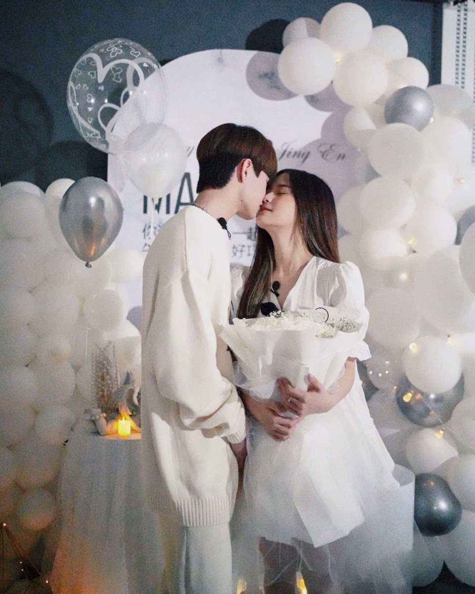 留言区有网民表示不明白19岁生孩子有什么奇怪「拜托 都什么年代了」