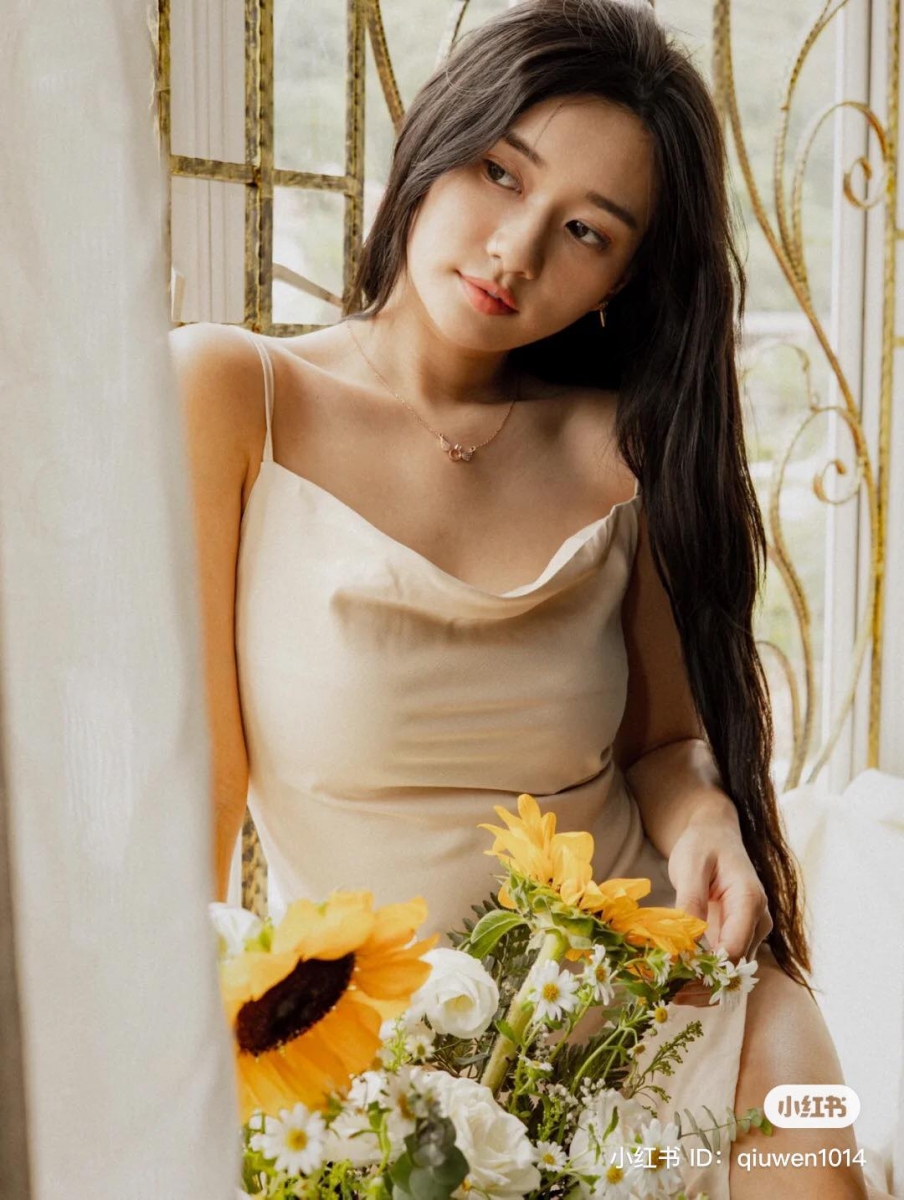 名牌包虽然是每个女孩朝思暮想的奢侈品，但它始终是你想要的而不是需要的东西。秋雯希望大家都能明智消费，而不是盲目地跟着网红买什么就买什么~