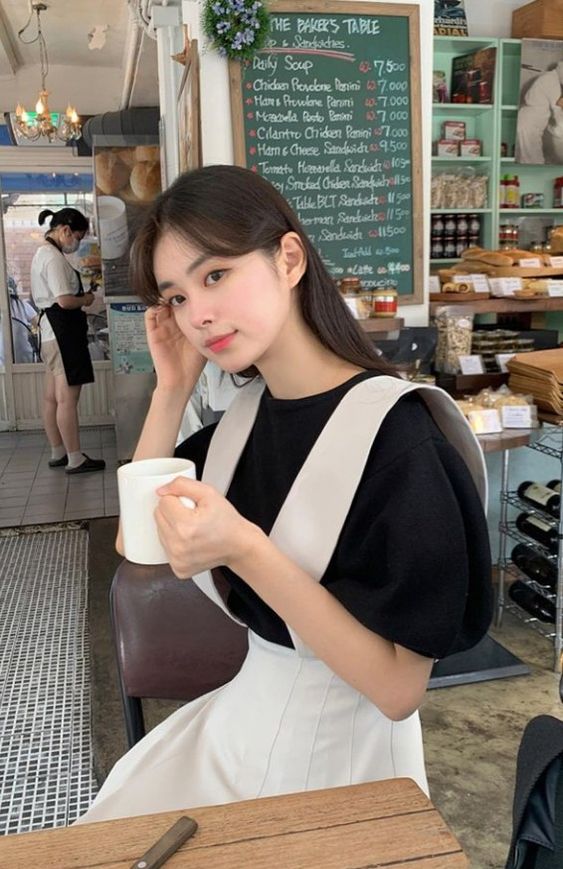 正确的方法就是把瘦身的好习惯融入进我们的生活中，这样不仅瘦的快而且不容易反弹哦～