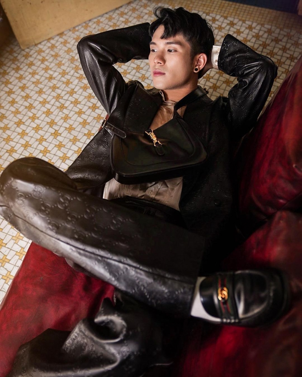 这次培永在YouTube上的全新体验型综艺「你的位置我来坐」,邀请到了韩晓嗳前来一起挑战。