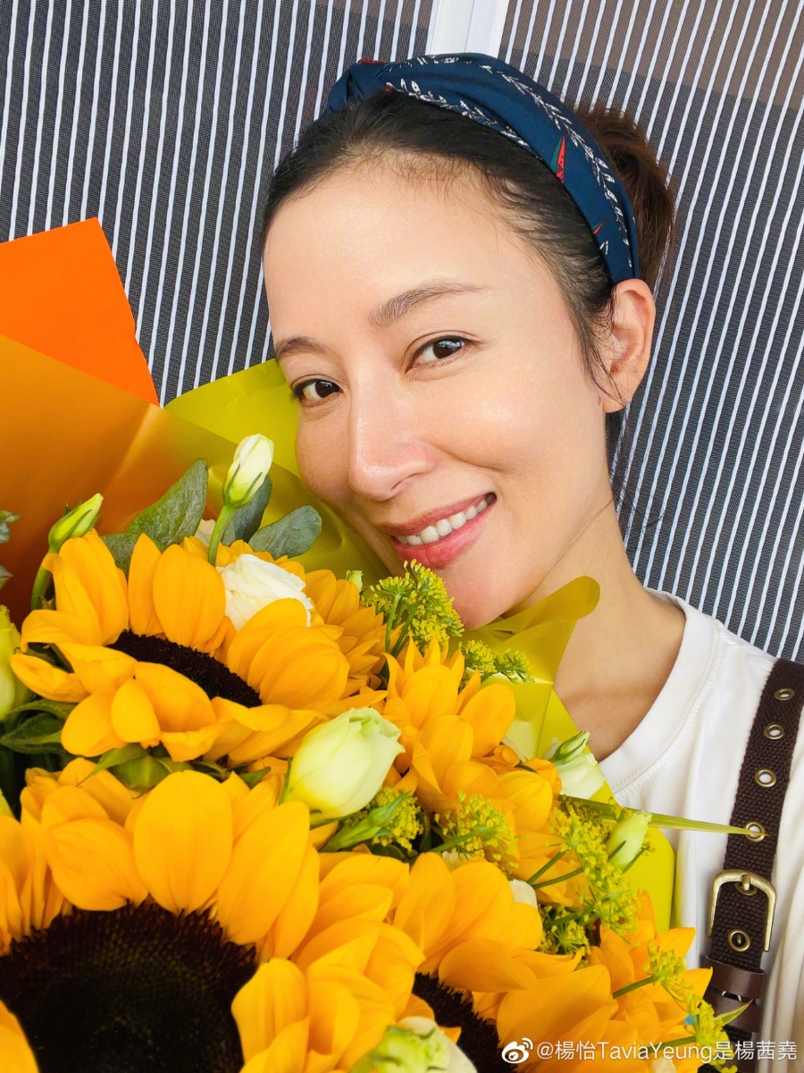 她也不敢说自己是什么「人生胜利组」,但自己是个很容易满足的人,会觉得家庭幸福就够了,所以不会特别去强求什么!