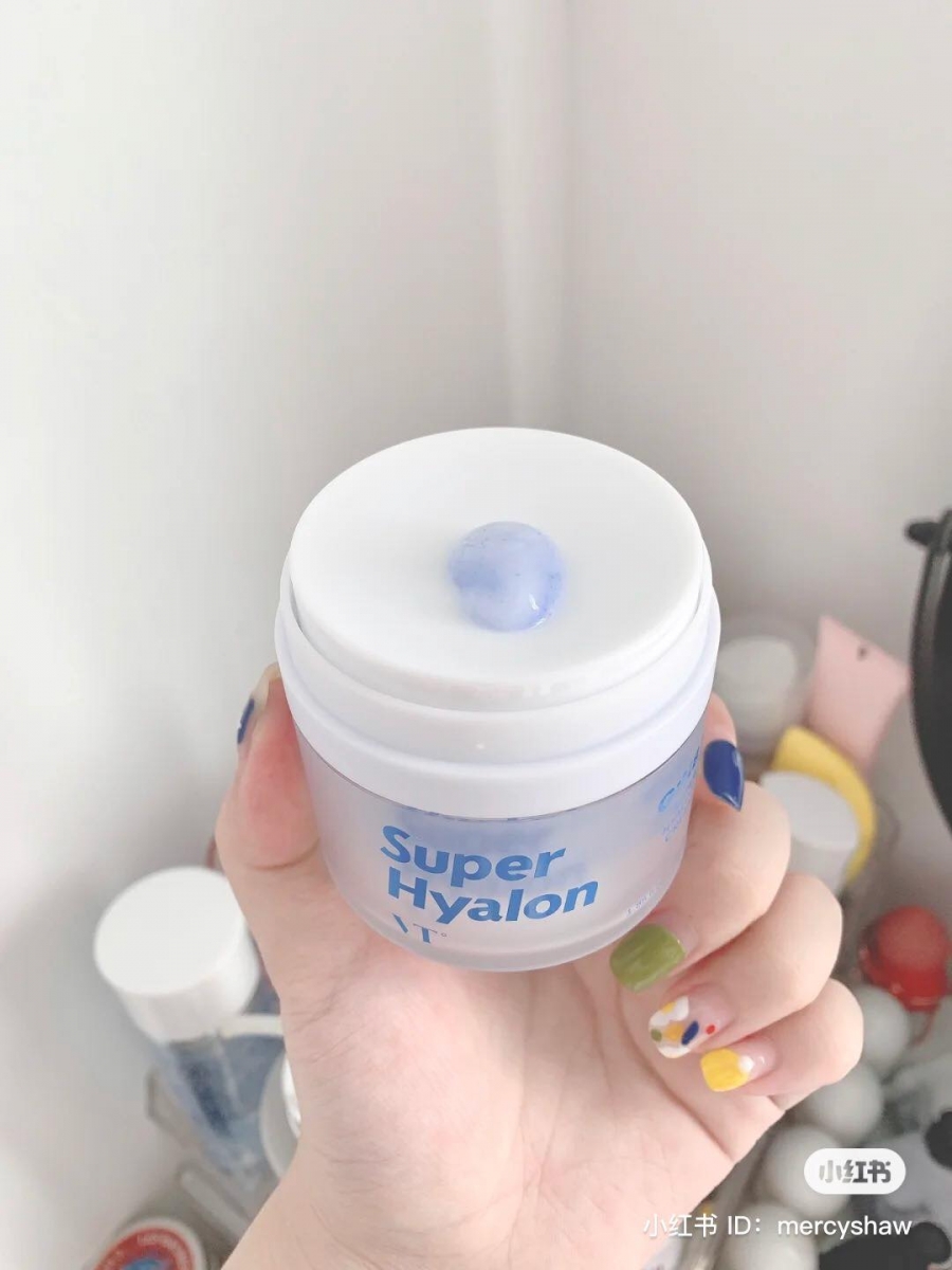 据说，一推就会变水，超级好吸收~干燥引起的细纹以及出油也充分得到改善。