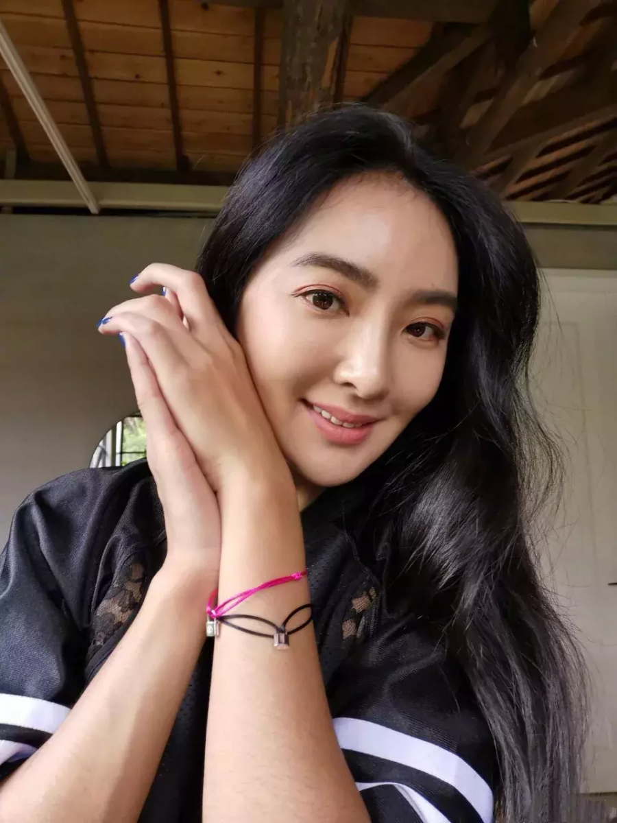 在这段期间，太太吴速玲一直都保持低调，但在今日却忽然发文。