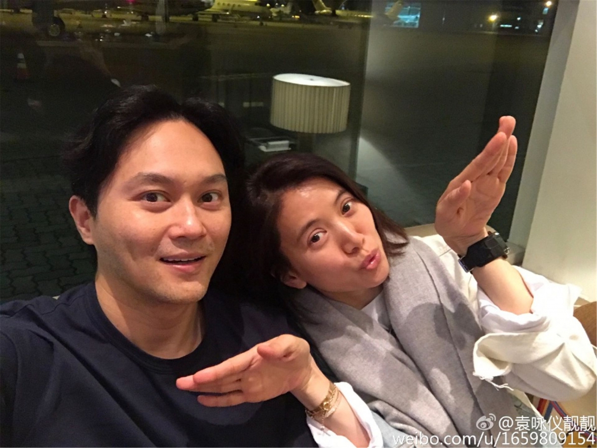 连线后两人也很搞笑地开始了“互怼”式寒暄~