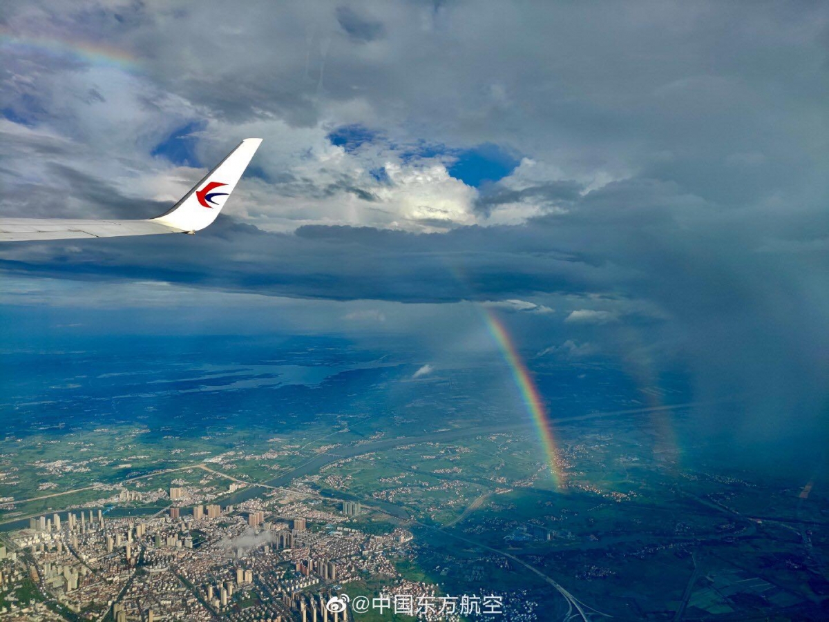 他们都说异地恋是最遥远的距离但触手可及,可是没有你的明天这段距离变得遥不可及