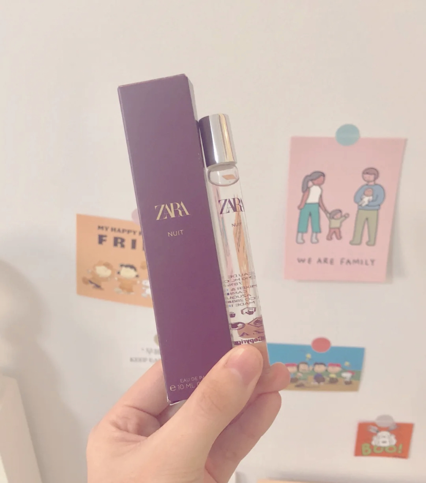 这个更适合小资女生入手哦!有很多种不同香型的选择,而且也是小红书上人气很高的香水之一。