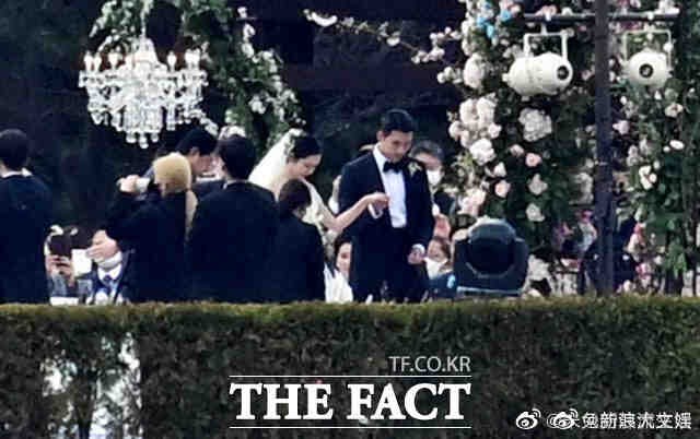 孙艺珍激动落泪了,场面非常浪漫温馨