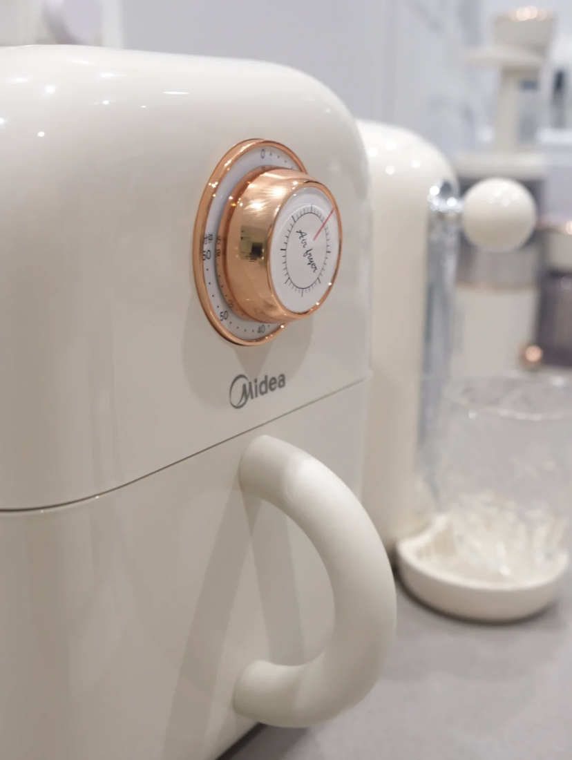 它的容量会比较小但是2-3人使用刚刚好,调节时间的按键可以根据类别选择,热度就可以自己使用旋钮设置哦!