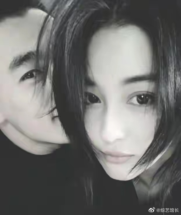 虽然一开始不被看好,但如今两人结婚已三年,夫妻俩也是越来越恩爱,让很多人都感到非常羡慕。