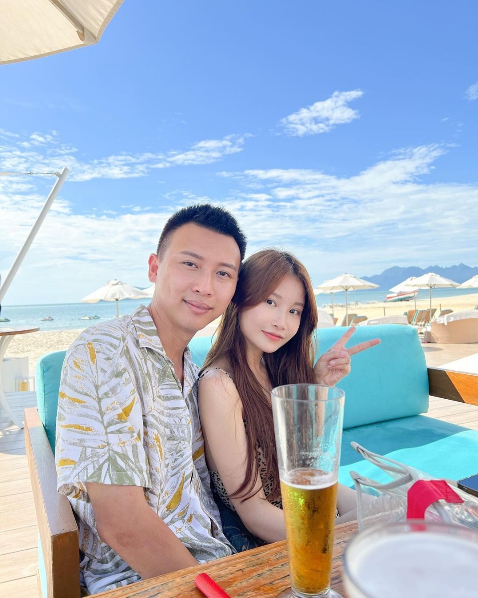 在 Charles 入院后,Mona 随即也在男友的限时动态上发布了他入院的消息,暂时不便处理手头上的工作,希望大家可以体谅。