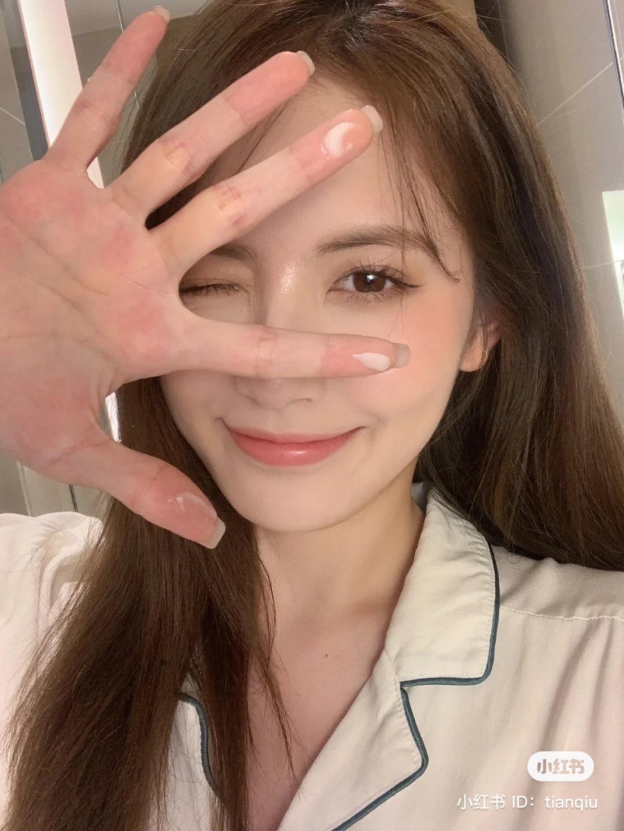 「保湿」是养出好肤质至关重要的精髓！当每一个细胞都喝饱水，肌肤屏障也会变得强韧，干燥、爆痘、毛孔粗大的问题也会统统消失