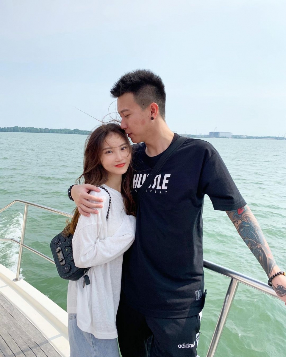 Mona 却嫌弃 Charles 只顾着跟朋友说话,常常忽略了她的感受