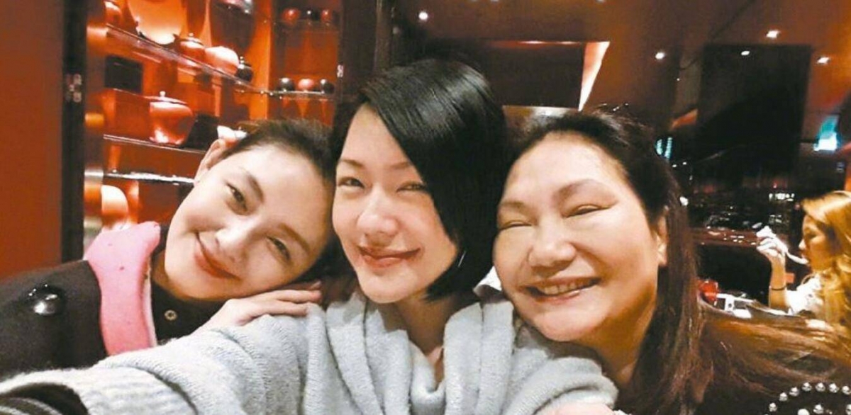 两人闪婚的消息也让S妈心生不满。