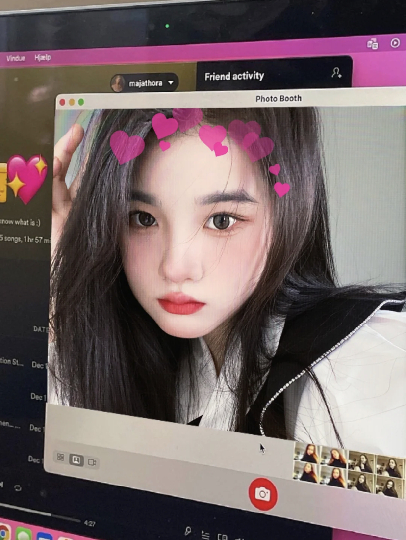 最近很多博主都超爱低像素自拍！这个模版让没有macbook的集美们，也可以瞬间获得同款的photobooth自拍照。