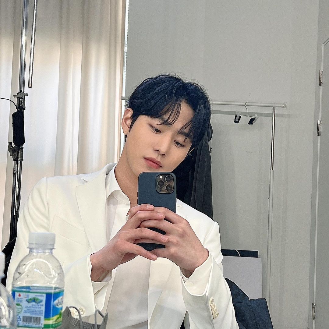 才华横溢,擅长歌舞各种乐器