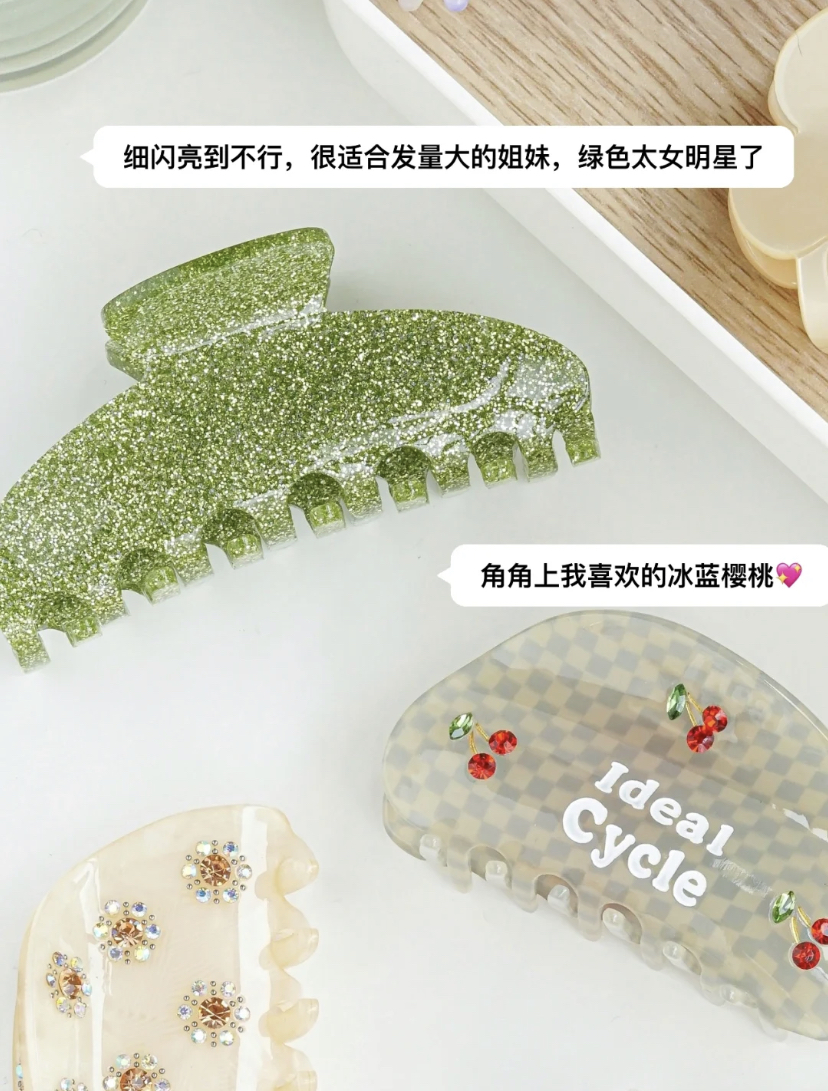 想做酷酷的女孩又不失甜美感,这风格的鲨鱼夹就最合适啦!