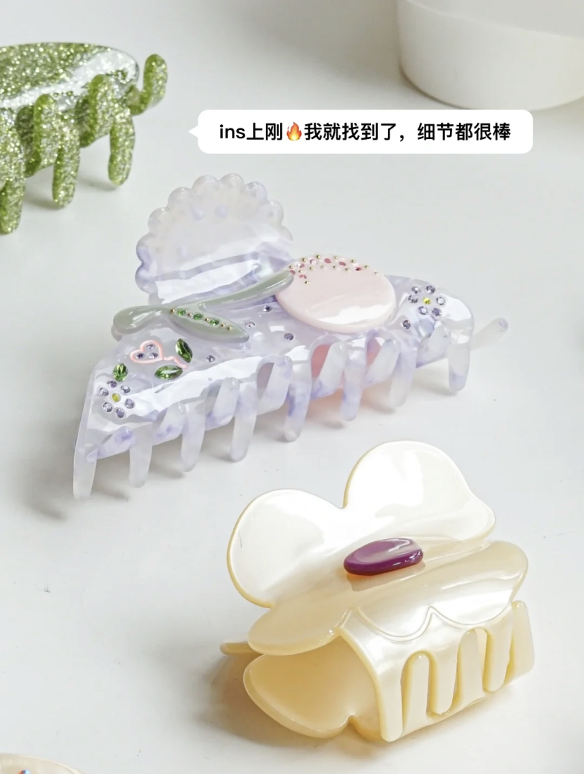 适合喜欢比较百搭又低调的风格,同时也很有INS风感是很多时尚博主的同款哦!