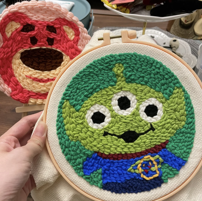 Tufting的价格特别高,再加上新手可能会害怕使用机械工具。这里就和大家分享在本地Shopee可入手的Tufting平替版材料,自己宅家就可以体验得到哦~