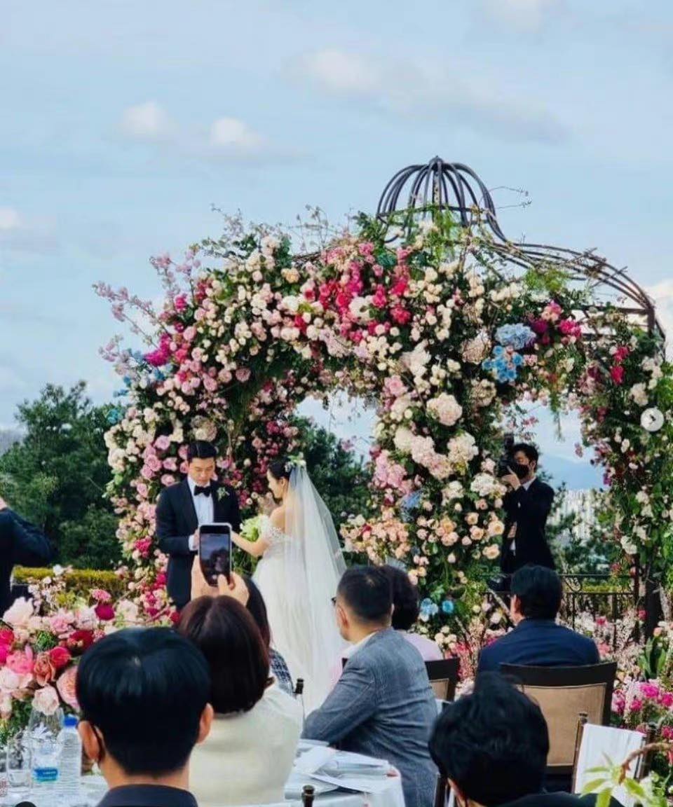 婚礼现场主要是以宫廷欧洲风为主