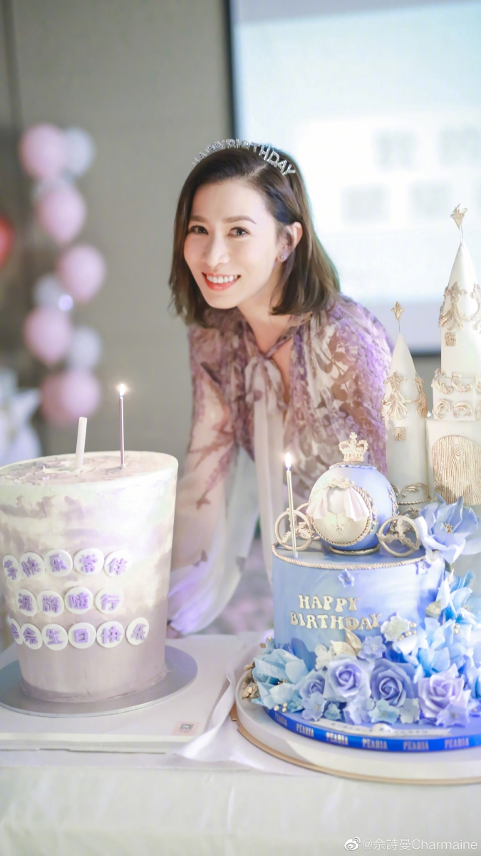 46 岁「佘诗曼」被港媒爆在照顾生病的母亲时，一位陌生男子亲自接送出入诊所，难道阿佘真的拍拖了？！