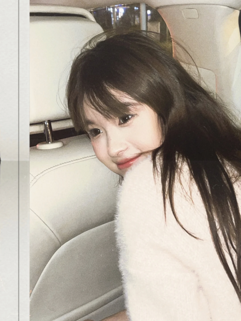 尤其是可以打开闪光灯自拍，一套上这个模版后就可获得日系胶片风的美照啦～