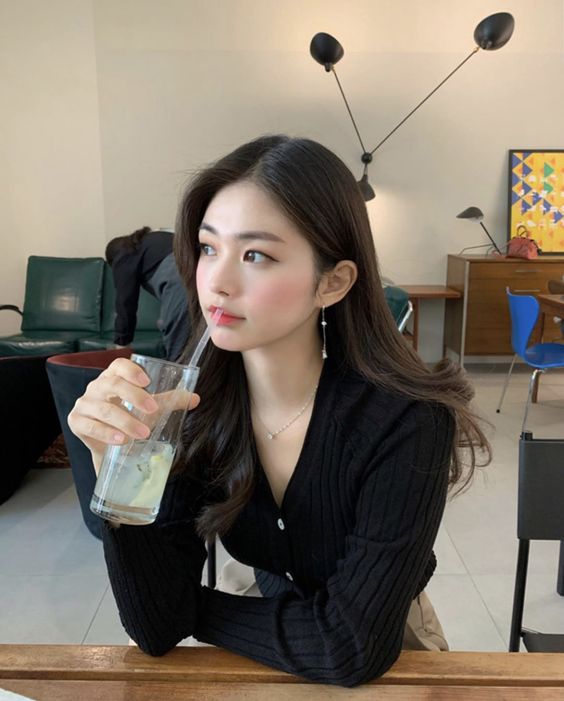 具体的喝水时间表帮大家都整理好了，每天跟着以下的时间喝水打卡轻松瘦！