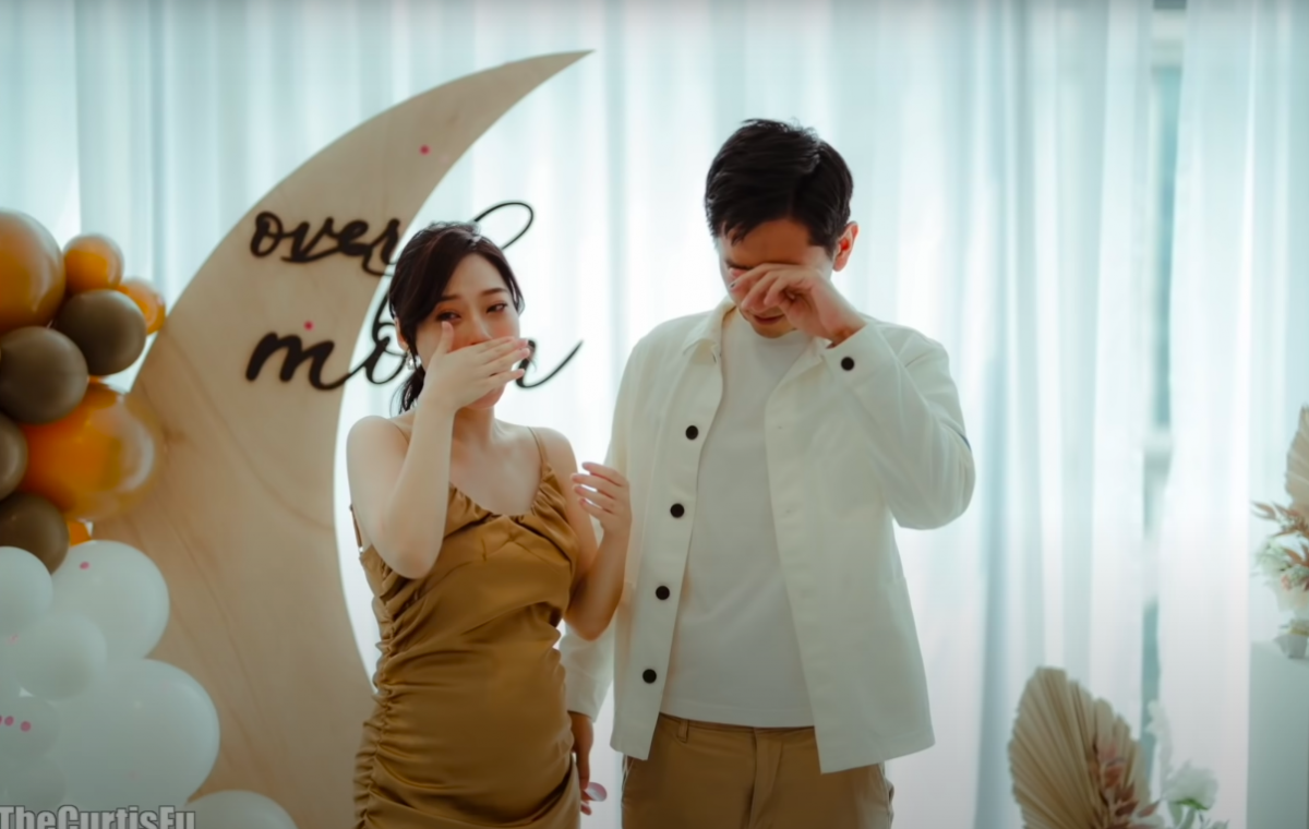 在得知结果的那一刻，两人也忍不住红了眼眶，对于未来一家三口的生活非常期待。