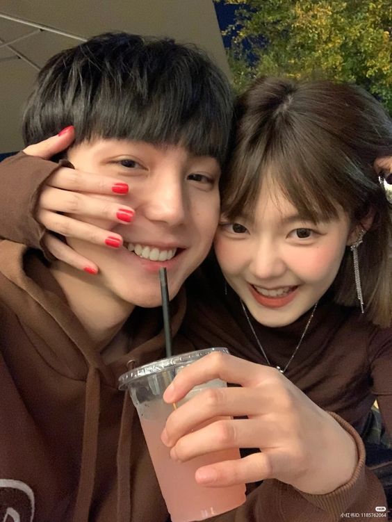 即使是宅家也可以有独特的约会方式，这里分享20个适合情侣间的约会打卡清单，让两人一起保持热恋感拥有甜甜的爱情～