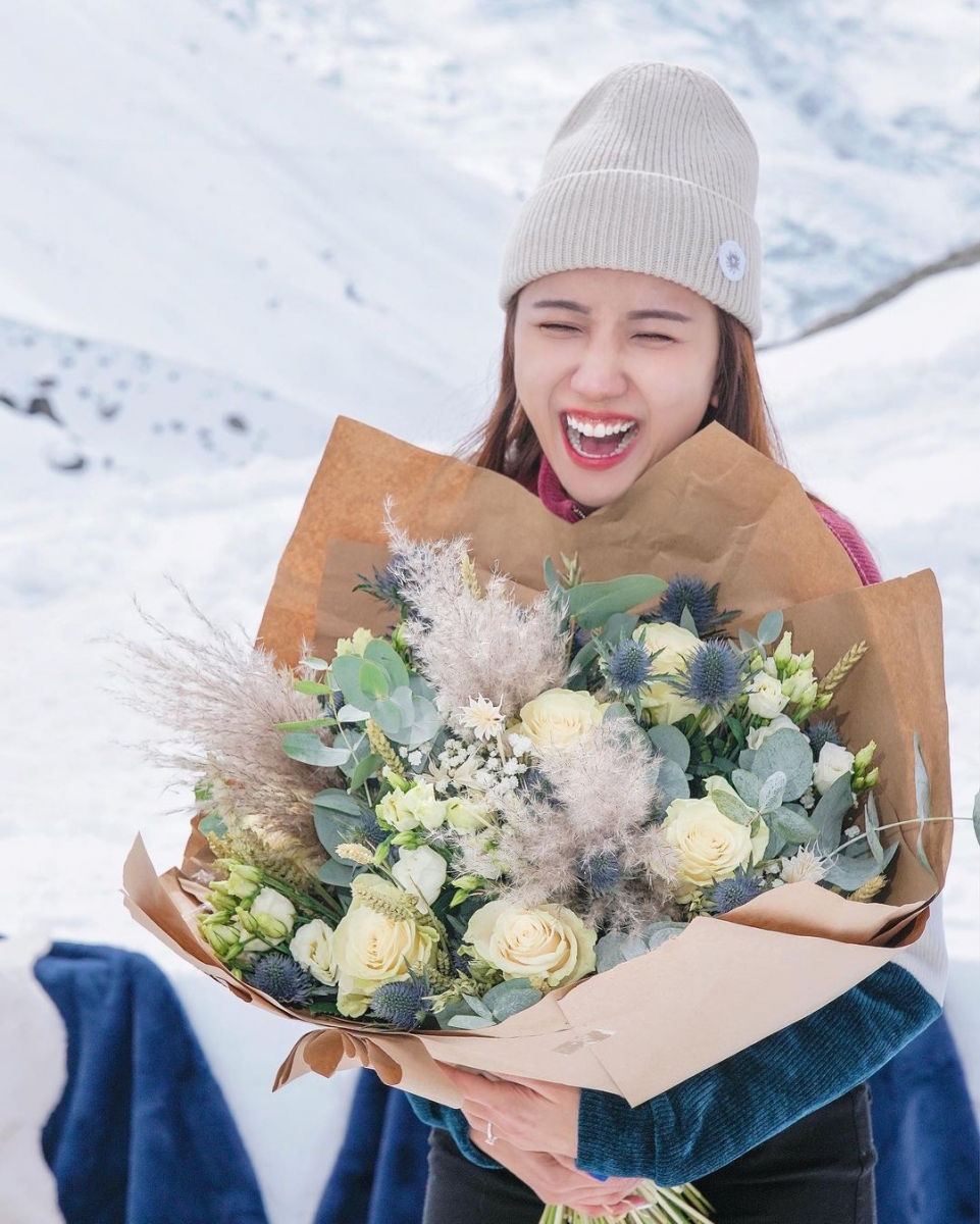 照片中 Gladish 难掩喜悦的表情,既惊喜又雀跃,仿佛等这一刻等了好久的感觉