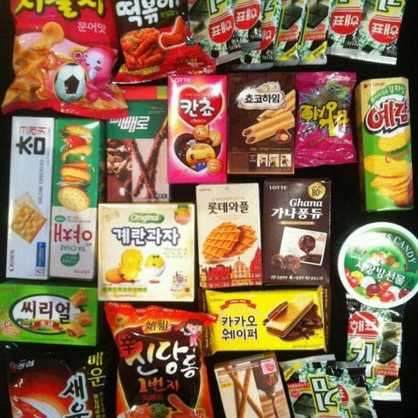 现在就推荐大家Shopee的「零食店铺」,让你可以一次性购买到日、韩、中等多国的神仙零食买回来~