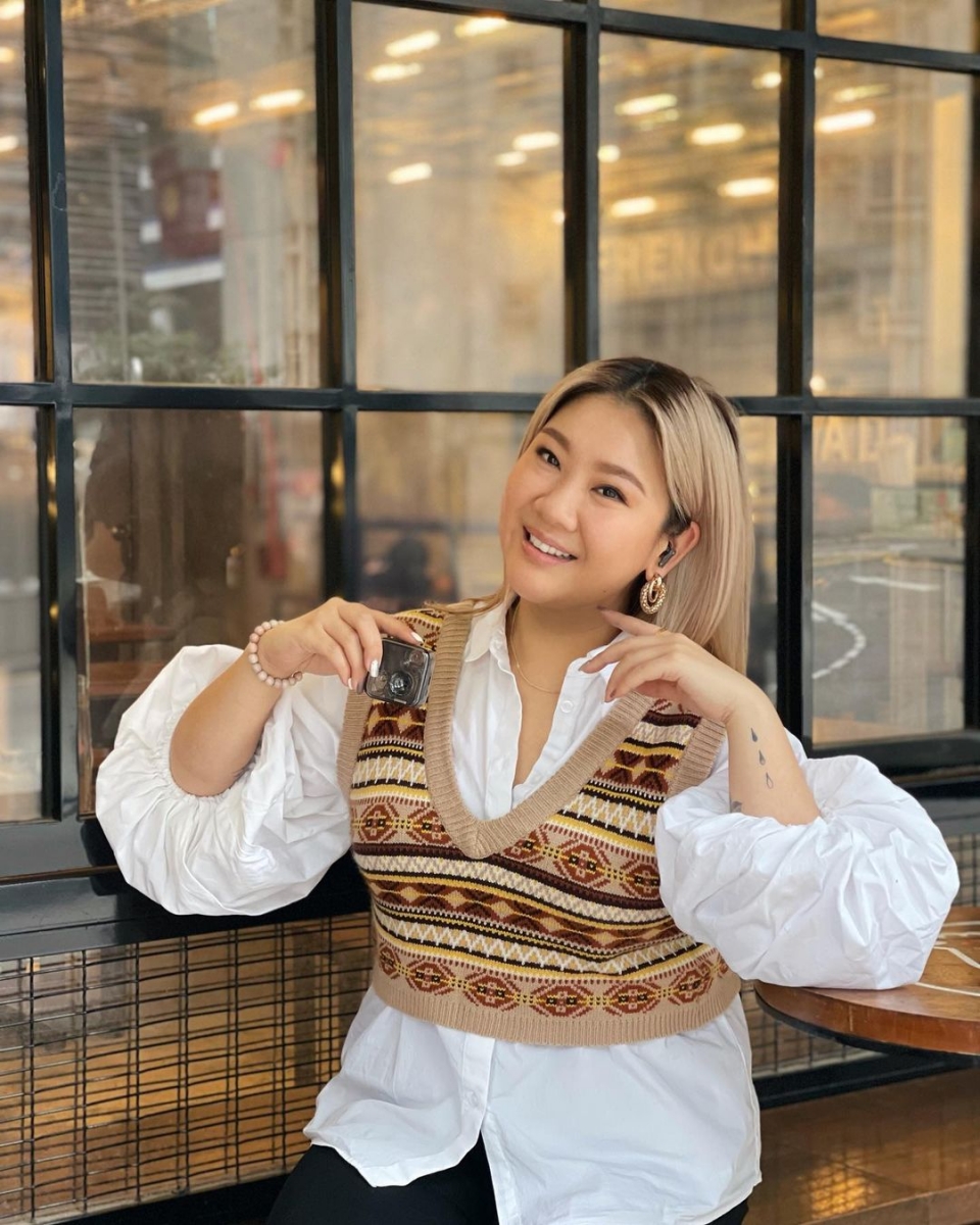 郑欣宜还一度穷得银行户头里只剩下26元,连咖啡都喝不起。