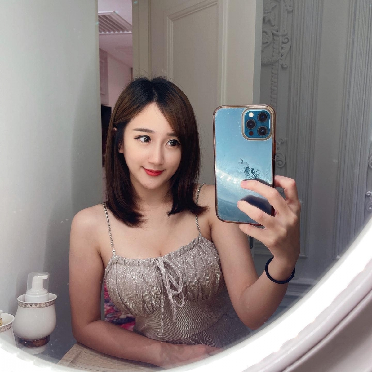 认为只要是自己喜欢或觉得舒适的都是好看的穿搭