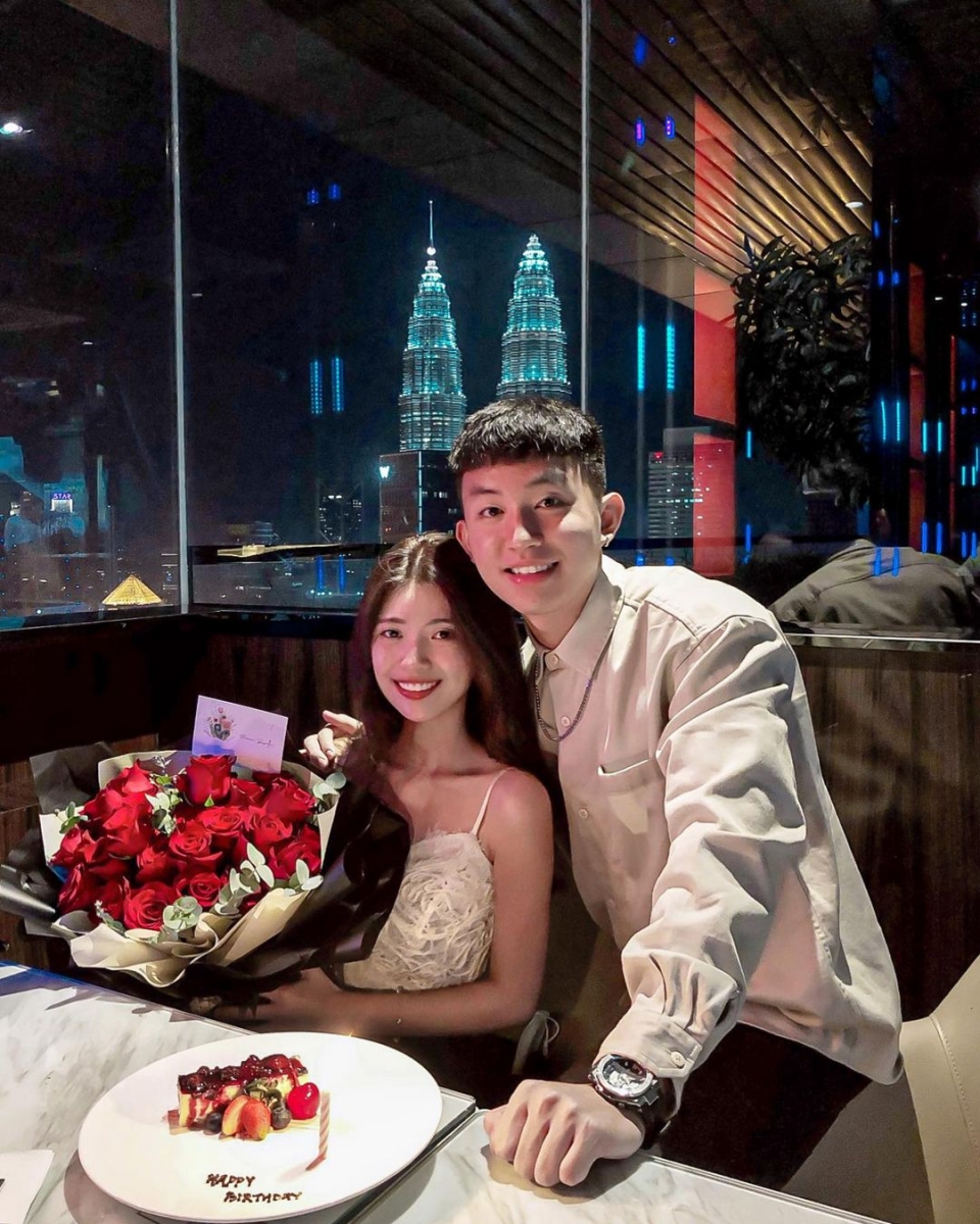 Iven 居然暗示着明天要注册结婚让网民激动不已