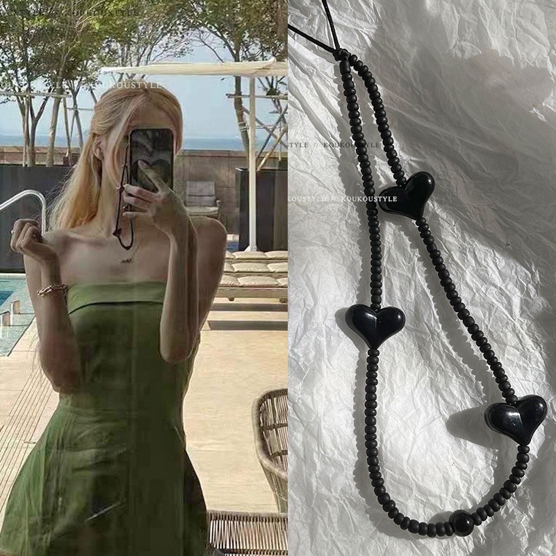 这款也是是Rosé同款的黑挂绳,可盐可甜的黑色爱心也太好看了~