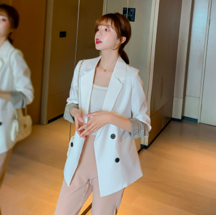韩版西装外套搭配格纹袖子