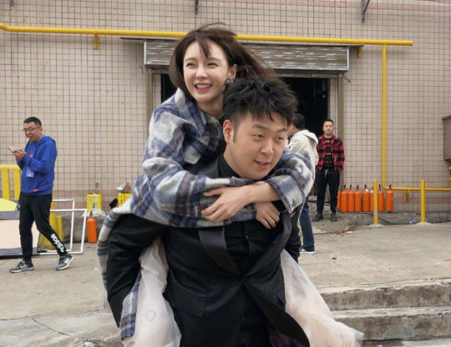实早在官宣领证前抱有无奈心态~
