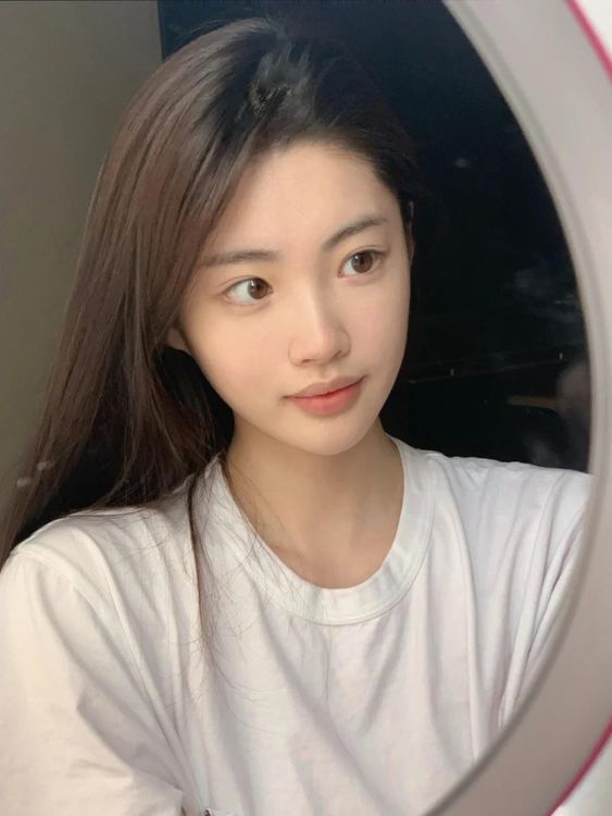 经常容易脱发真的会一不小心就成为秃头少女!想要摆脱这个烦人的脱发问题,日长勤劳做头皮护理再搭配护发产品,轻松养成惊人的发量!