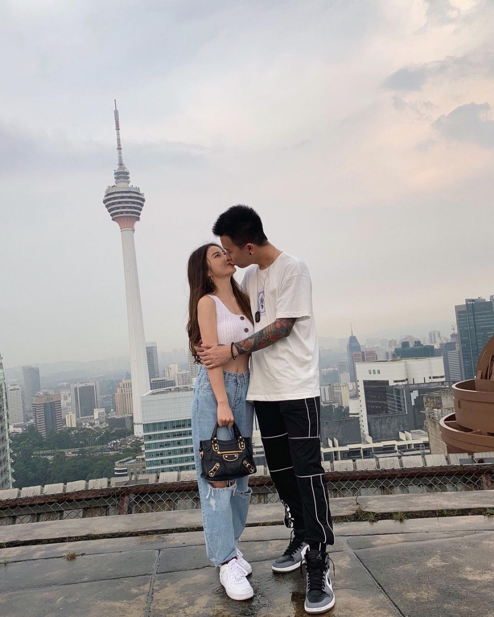 最后Mona也温馨提醒「把重心放多一点在事业上,就算谈恋爱也不要忘记提升自己」