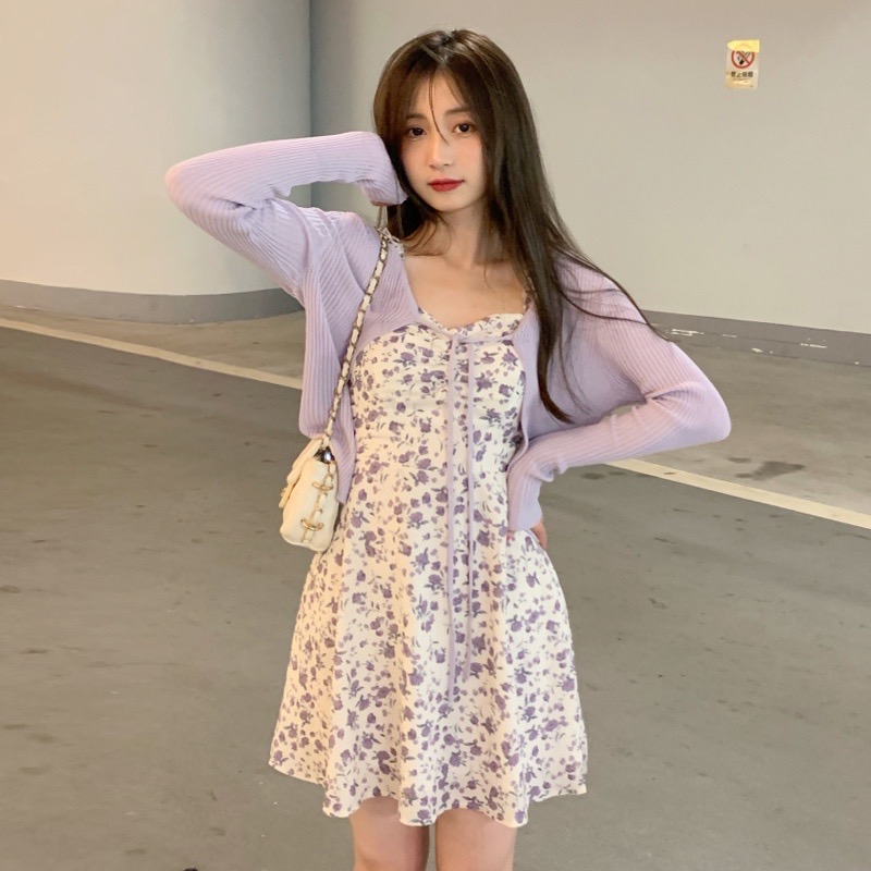 法式碎花小短裙真的很显气质，再搭配香芋紫色小外套瞬间拉满氛围感～