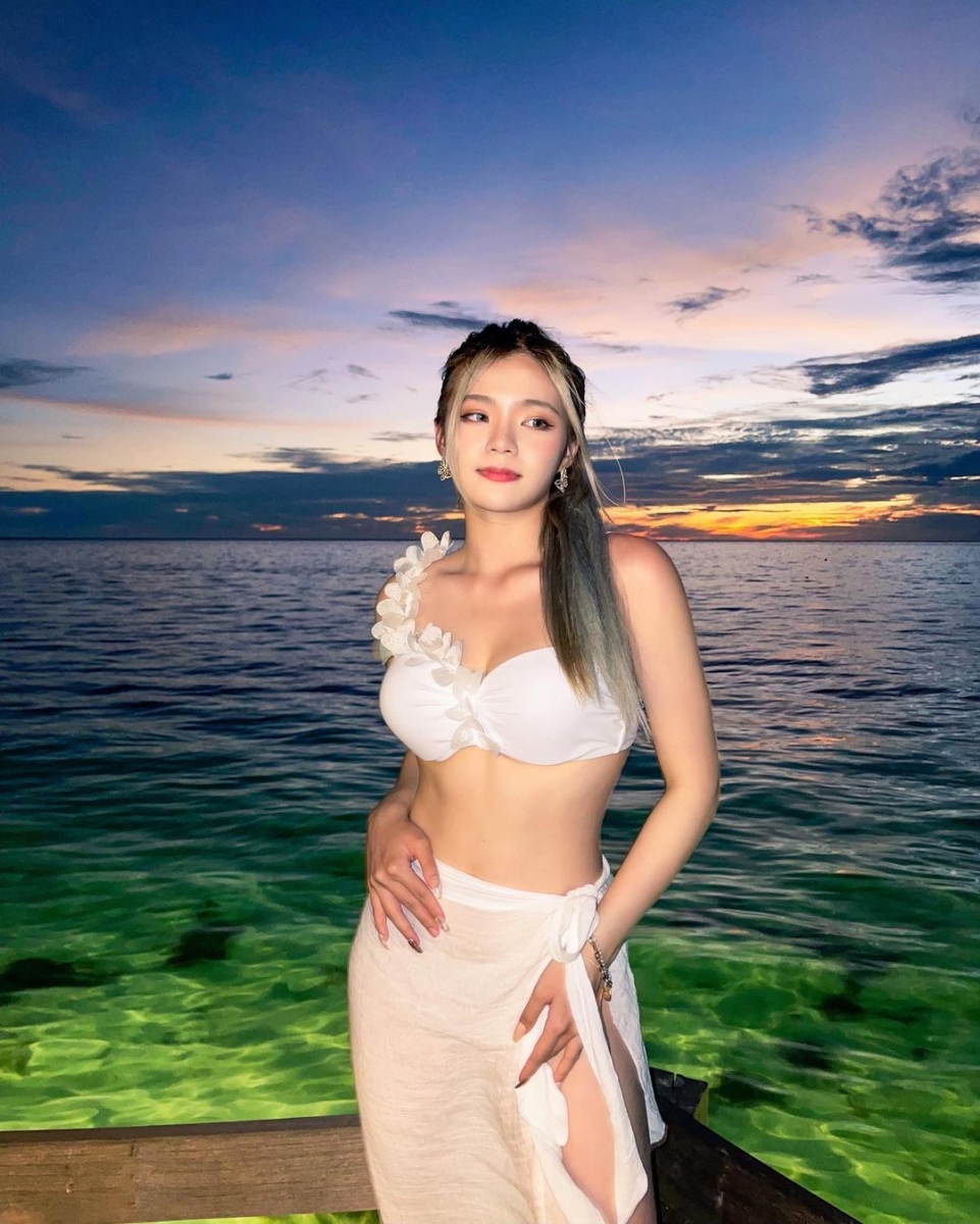 「我突然会因为要出席聚会很紧张，有一次去不到一下，我躲到厕所里流泪，整个人发抖」