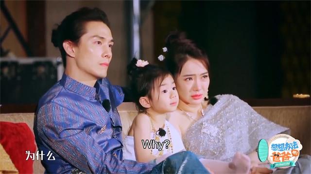 选择在厕所享受两人世界,主要是怕吵到女儿睡觉。