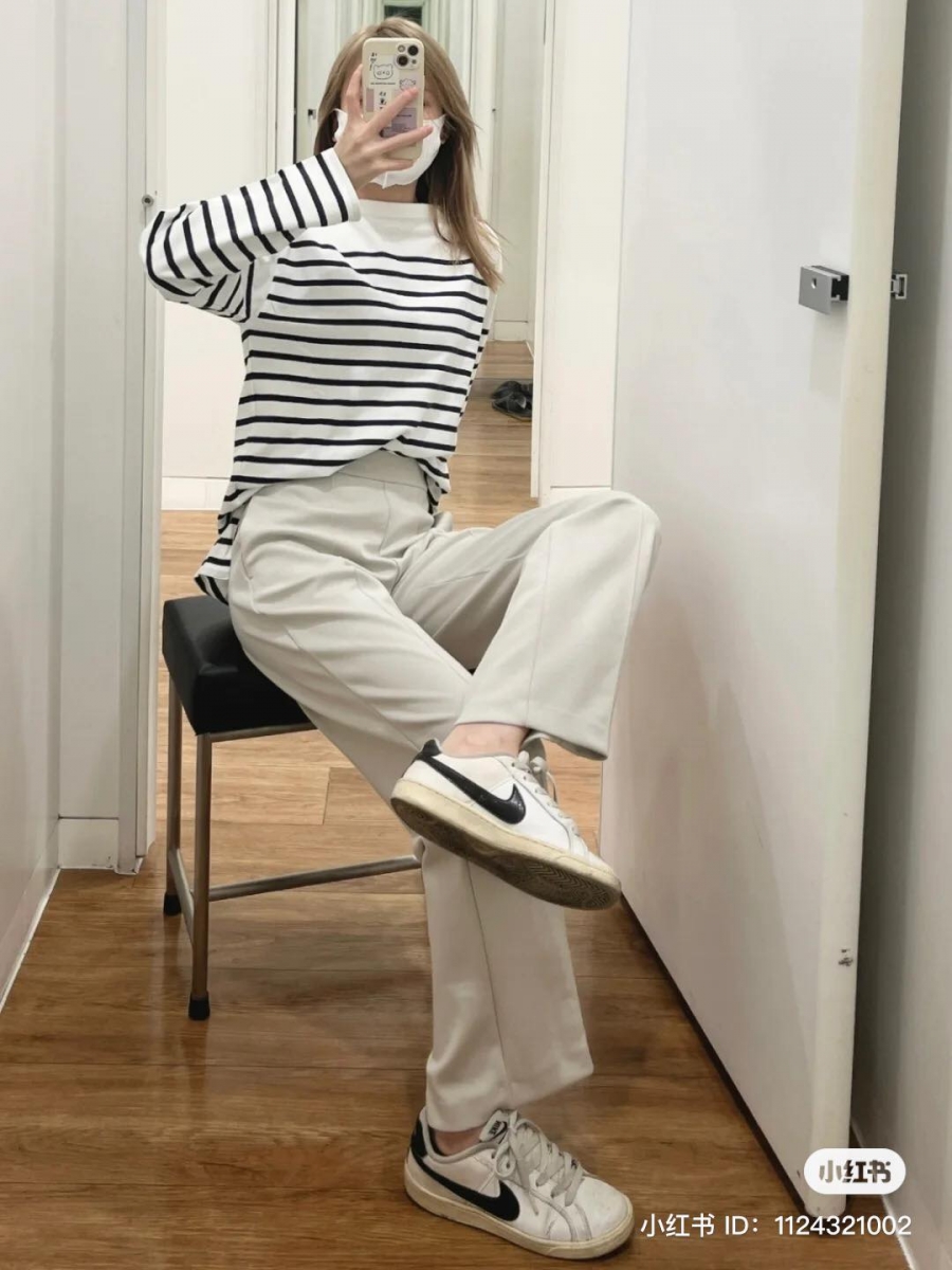 裤前缀以简单的线条细节